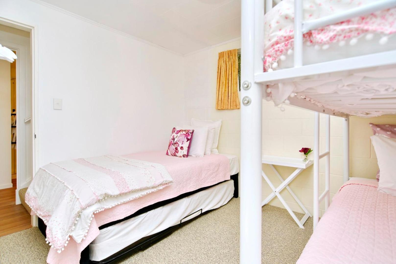 Akaroa Harbour View - Christchurch Holiday Homes Екстер'єр фото