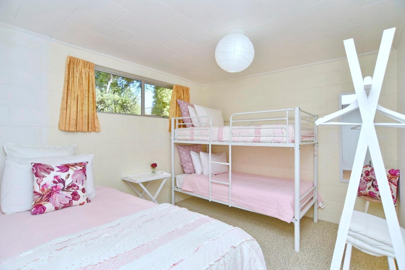 Akaroa Harbour View - Christchurch Holiday Homes Екстер'єр фото
