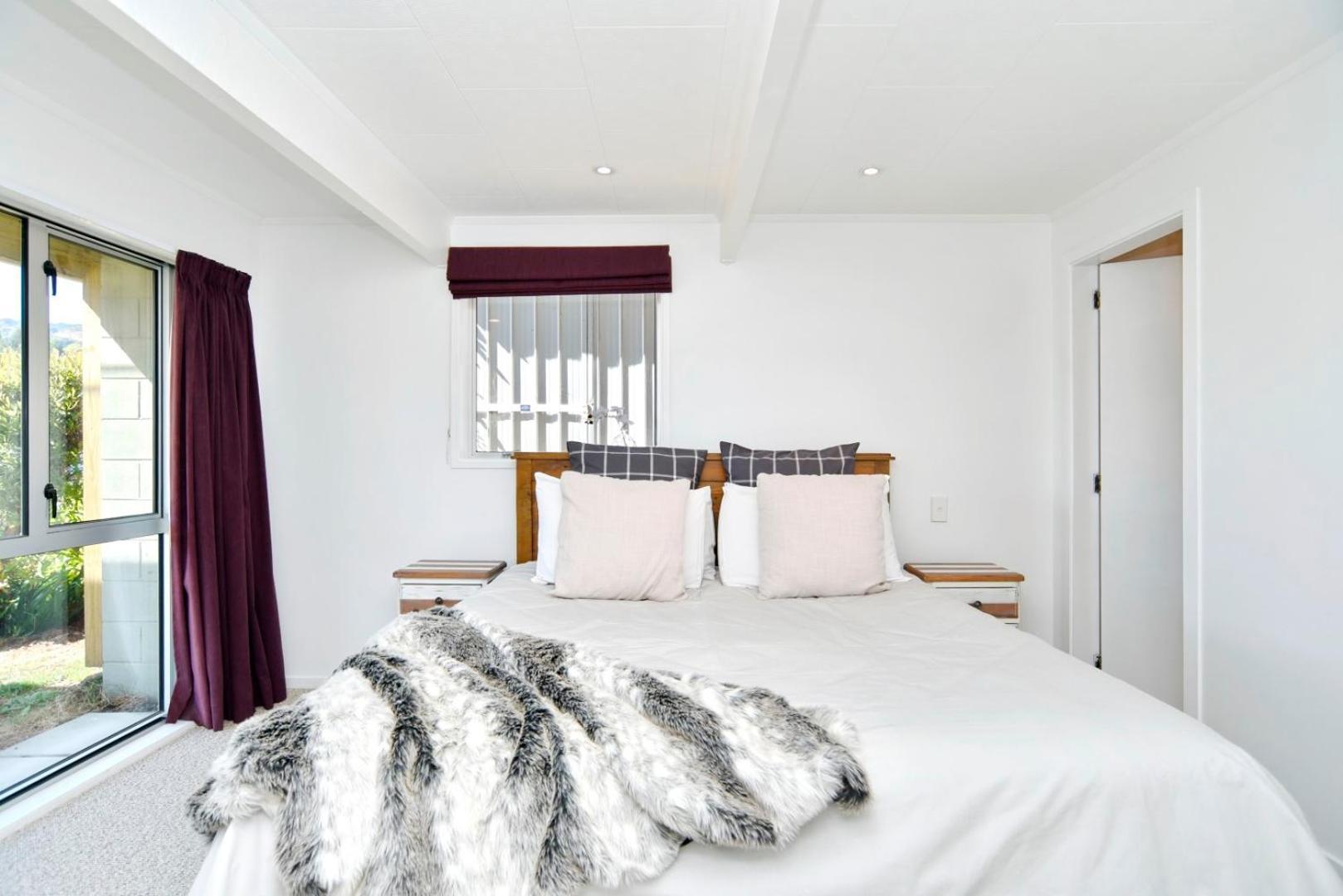 Akaroa Harbour View - Christchurch Holiday Homes Екстер'єр фото