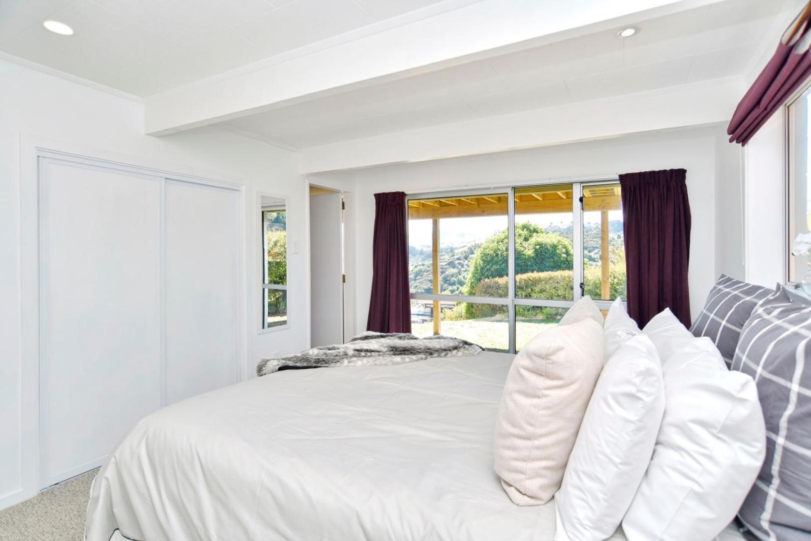 Akaroa Harbour View - Christchurch Holiday Homes Екстер'єр фото